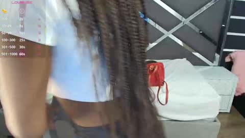 Raquel online show from November 2025 07:37:02 PM