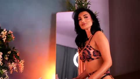 raquelledivax online show from August 2026 05:49:02 PM