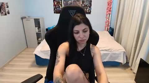 raven_haired_goddess online show from June 2026 12:16:01 PM