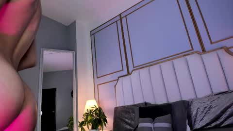 raven_jade_ online show from February 2025 03:28:02 PM