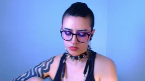 ravendarkness_ online show from April 2026 06:58:02 AM