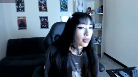Snapshot of ravenelle_ chatting on July 2026 09:17:01 PM ravenelle_ online show from July 2026 09:17:01 PM