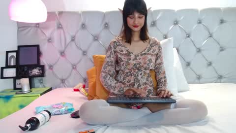 Helena Viktoria Volkov online show from January 2025 02:11:01 PM