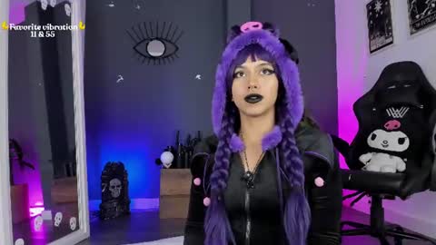 Snapshot of ravenwitch_ chatting on June 2026 07:18:01 PM Raven Witch online show from June 2026 07:18:01 PM