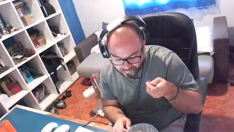 ravingr3d3 online show from October 2025 08:09:02 AM