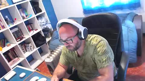 ravingr3d3 online show from April 2026 08:28:02 AM