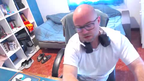 Snapshot of ravingr3d3 chatting on May 2026 10:43:02 AM ravingr3d3 online show from May 2026 10:43:02 AM