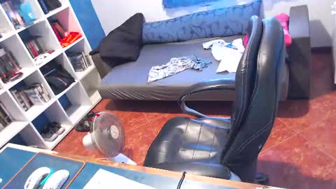Snapshot of ravingr3d3 chatting on June 2026 10:51:01 AM ravingr3d3 online show from June 2026 10:51:01 AM