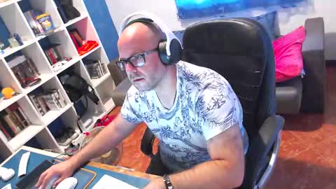 Snapshot of ravingr3d3 chatting on June 2026 08:06:02 AM ravingr3d3 online show from June 2026 08:06:02 AM
