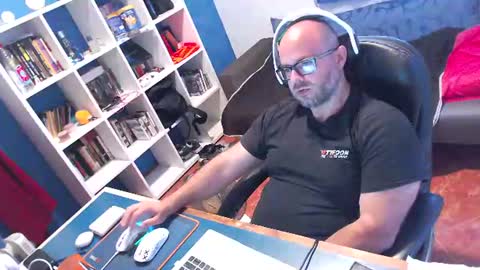 Snapshot of ravingr3d3 chatting on June 2026 09:18:01 AM ravingr3d3 online show from June 2026 09:18:01 AM
