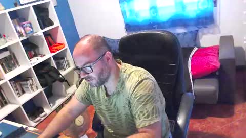 Snapshot of ravingr3d3 chatting on June 2026 08:15:01 AM ravingr3d3 online show from June 2026 08:15:01 AM