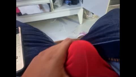 ray_rey1210 online show from February 2026 11:41:01 AM