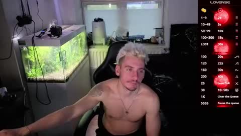 Rayzel online show from March 2026 06:20:01 PM