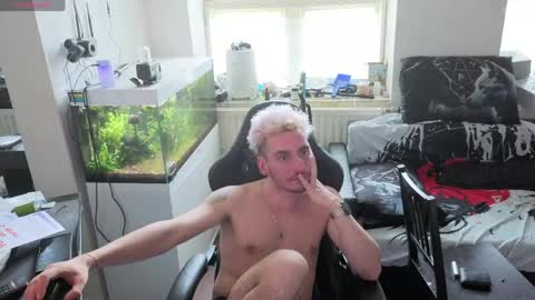 Rayzel online show from April 2026 03:24:02 PM