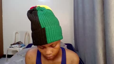 Snapshot of realysweets chatting on September 2025 03:49:01 AM BEE AND DEE online show from September 2025 03:49:01 AM