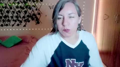 Rebbeca online show from November 2025 09:25:02 PM