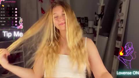 rebecca_____ online show from September 2025 01:38:02 AM