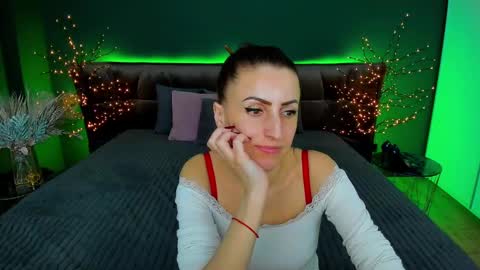 Snapshot of rebecca_diamonds chatting on January 2025 03:36:02 PM rebecca_diamonds online show from January 2025 03:36:02 PM