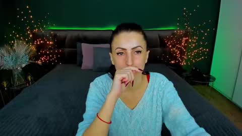 Snapshot of rebecca_diamonds chatting on February 2025 09:40:02 AM rebecca_diamonds online show from February 2025 09:40:02 AM