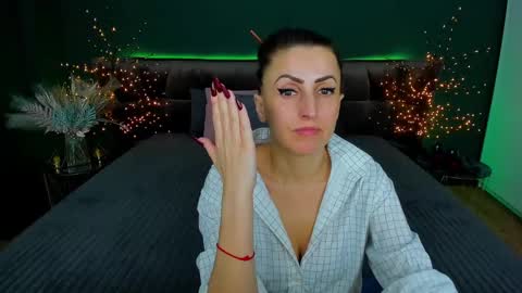 Snapshot of rebecca_diamonds chatting on February 2025 09:43:01 AM rebecca_diamonds online show from February 2025 09:43:01 AM