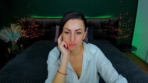 Snapshot of rebecca_diamonds chatting on March 2025 06:44:01 AM rebecca_diamonds online show from March 2025 06:44:01 AM