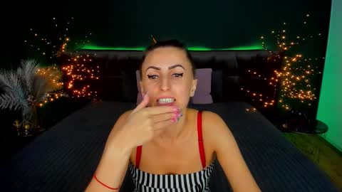 Snapshot of rebecca_diamonds chatting on September 2025 12:05:01 PM rebecca_diamonds online show from September 2025 12:05:01 PM