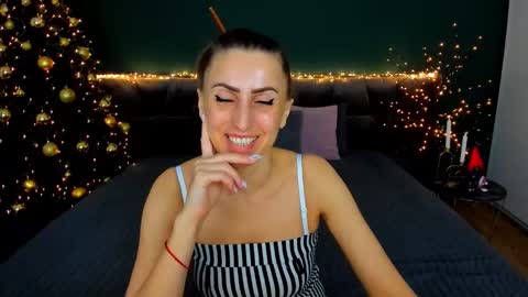 Snapshot of rebecca_diamonds chatting on December 2025 07:12:01 AM rebecca_diamonds online show from December 2025 07:12:01 AM