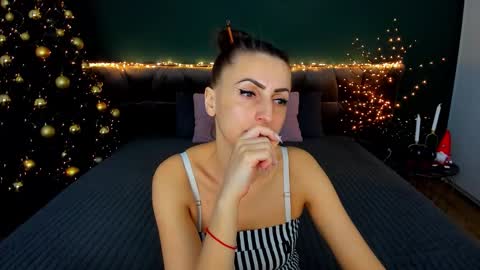 Snapshot of rebecca_diamonds chatting on December 2025 07:37:01 AM rebecca_diamonds online show from December 2025 07:37:01 AM