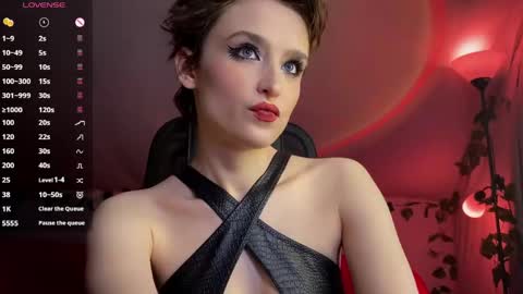 Snapshot of rebegoldnoir chatting on April 2026 05:32:01 AM Mistress Rebecca online show from April 2026 05:32:01 AM