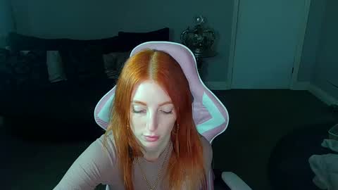 Snapshot of red_firesquirt chatting on January 2025 02:03:02 PM Red - online show from January 2025 02:03:02 PM