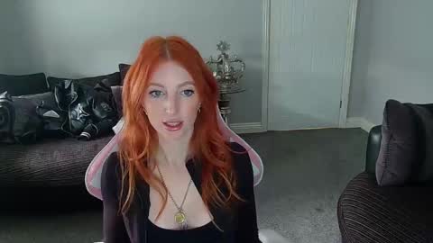 Snapshot of red_firesquirt chatting on March 2025 02:37:01 PM Red - online show from March 2025 02:37:01 PM