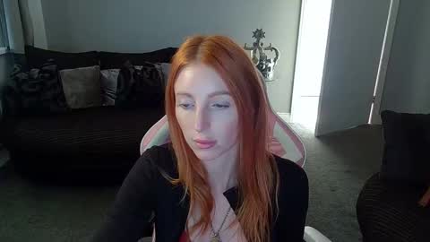 Snapshot of red_firesquirt chatting on September 2025 02:21:01 PM Red - online show from September 2025 02:21:01 PM