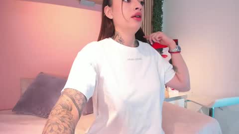 Stefany    online show from February 2025 05:03:02 PM