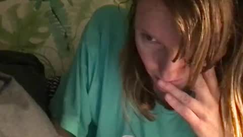 Snapshot of redfoxofficial chatting on November 2025 09:00:02 AM Redfox online show from November 2025 09:00:02 AM