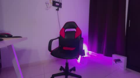 Snapshot of regina_mills_milk chatting on January 2026 01:52:01 AM regina_mills_milk online show from January 2026 01:52:01 AM