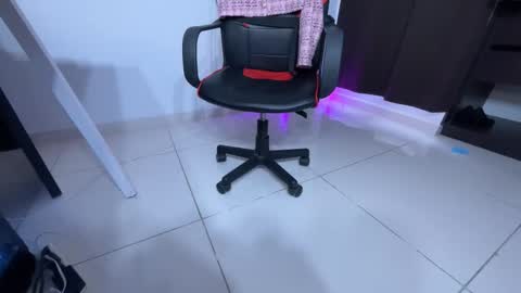 Snapshot of regina_mills_milk chatting on January 2026 11:37:01 AM regina_mills_milk online show from January 2026 11:37:01 AM