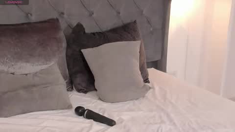 Regina  online show from March 2026 10:06:01 PM