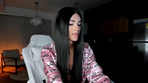 Snapshot of reichel_gray chatting on February 2026 02:08:01 AM REICHEL online show from February 2026 02:08:01 AM