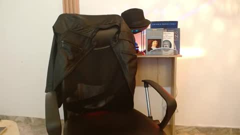   REIKO  online show from November 2025 07:19:02 PM