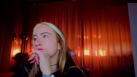 reina cummings online show from November 2025 06:59:02 AM