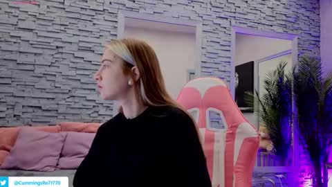 Snapshot of reina_cummings chatting on February 2026 06:39:02 AM reina cummings online show from February 2026 06:39:02 AM