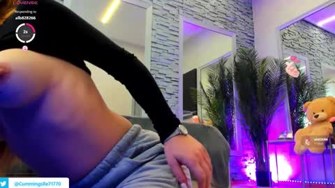 Snapshot of reina_cummings chatting on February 2026 07:59:01 AM reina cummings online show from February 2026 07:59:01 AM