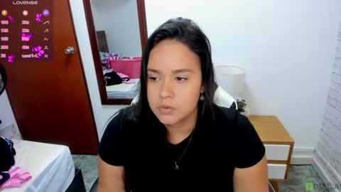 reina_loren online show from June 2026 03:48:02 AM