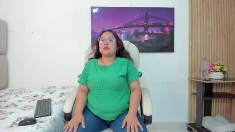 Snapshot of reina_mia1 chatting on April 2026 11:18:02 PM Reina Mia online show from April 2026 11:18:02 PM