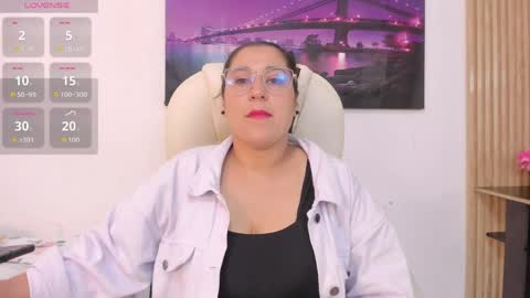Snapshot of reina_mia1 chatting on April 2026 11:08:02 PM Reina Mia online show from April 2026 11:08:02 PM