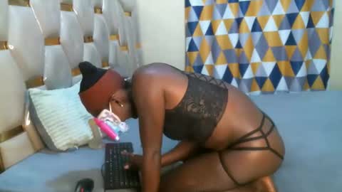 Snapshot of remmyqueen chatting on April 2026 09:12:02 PM remmyqueen online show from April 2026 09:12:02 PM