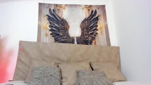 Laura online show from March 2025 07:05:01 PM