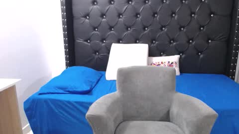 Renata Salinas online show from December 2025 08:46:01 PM