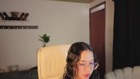 Snapshot of renaxi_smith chatting on September 2025 08:14:01 PM renaxi_smith online show from September 2025 08:14:01 PM