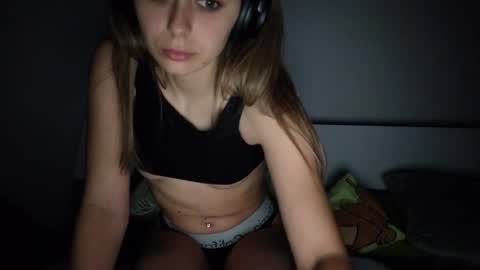 Snapshot of renee_loah chatting on June 2026 09:17:02 PM renee_loah online show from June 2026 09:17:02 PM